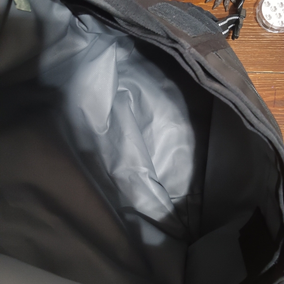 Chrome Black Messenger Bag - Picture 4 of 10